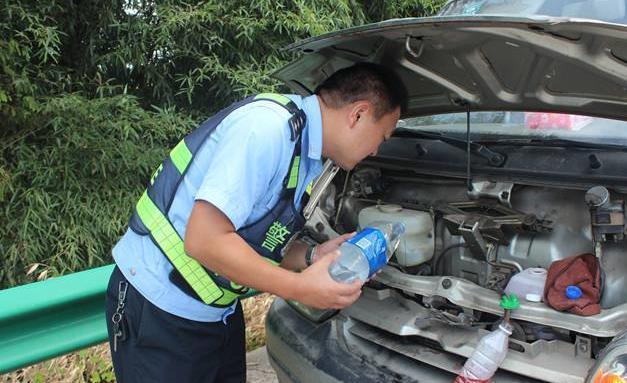 汽车有几个加水的地方？汽车加水  项目-图3