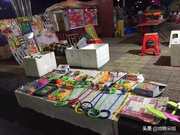 在小县城摆地摊卖什么比较好？小县城开店项目-图2